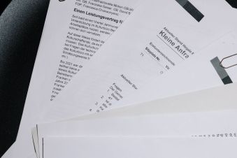 Ausgedruckte politische Vorstösse.