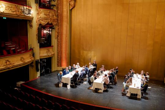 Stadtratsmitglieder zu Besuch im Stadttheater