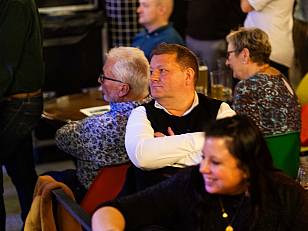 Zusachauende beim Konzert