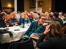 Gäste im Gespräch.