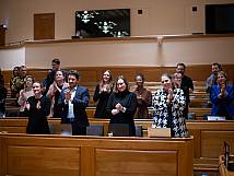 Standing Ovations der Stadtratsmitglieder.