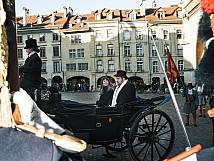 Tom Berger und Valentina Achermann im Fond der Kutsche